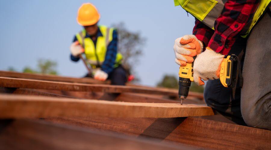 Professional gutter cleaning in Greenview, CA